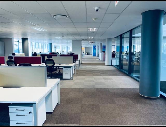 2,940M² OFFICE TO LET IN WATERFALL